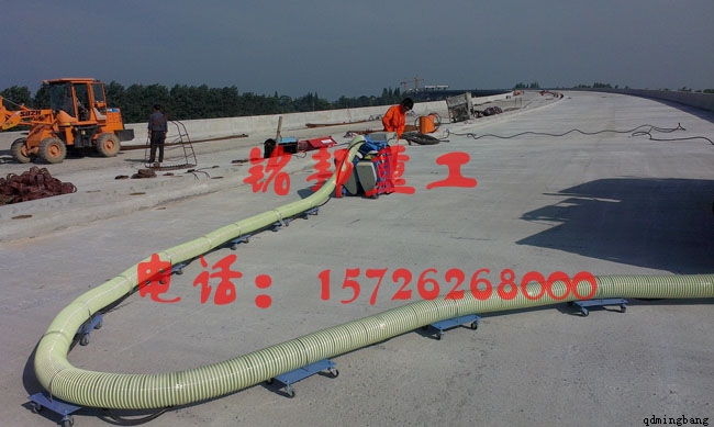 路面拋丸機(jī)LM-550橋面施工現(xiàn)場 路面拋丸機(jī)LM-550橋面施工現(xiàn)場